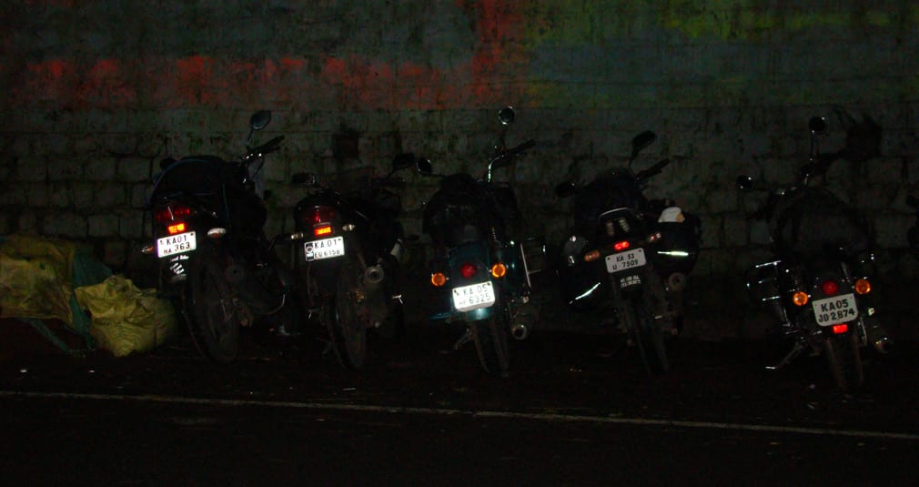 Valparai_Hotel_Treat_Front_Dangerous_Parking